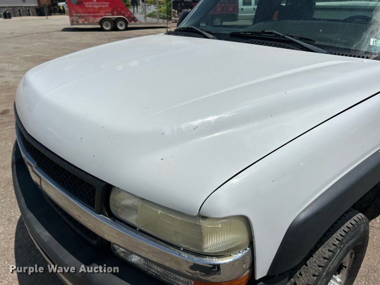 image for item EK8300 2002 Chevrolet Silverado 2500HD utility bed pickup truck