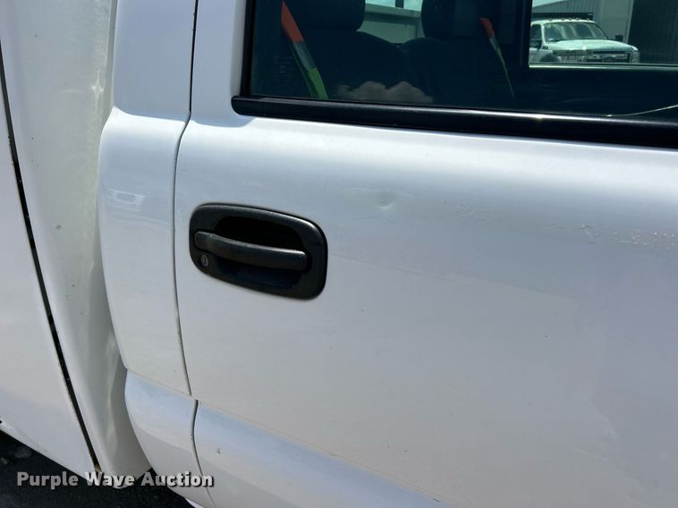 image for item EK8300 2002 Chevrolet Silverado 2500HD utility bed pickup truck