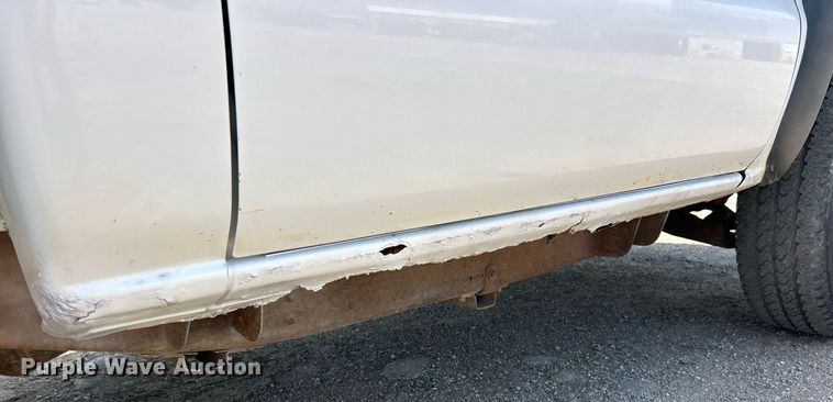 image for item EK8300 2002 Chevrolet Silverado 2500HD utility bed pickup truck