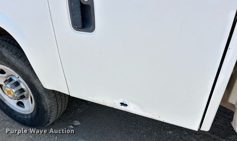 image for item EK8300 2002 Chevrolet Silverado 2500HD utility bed pickup truck