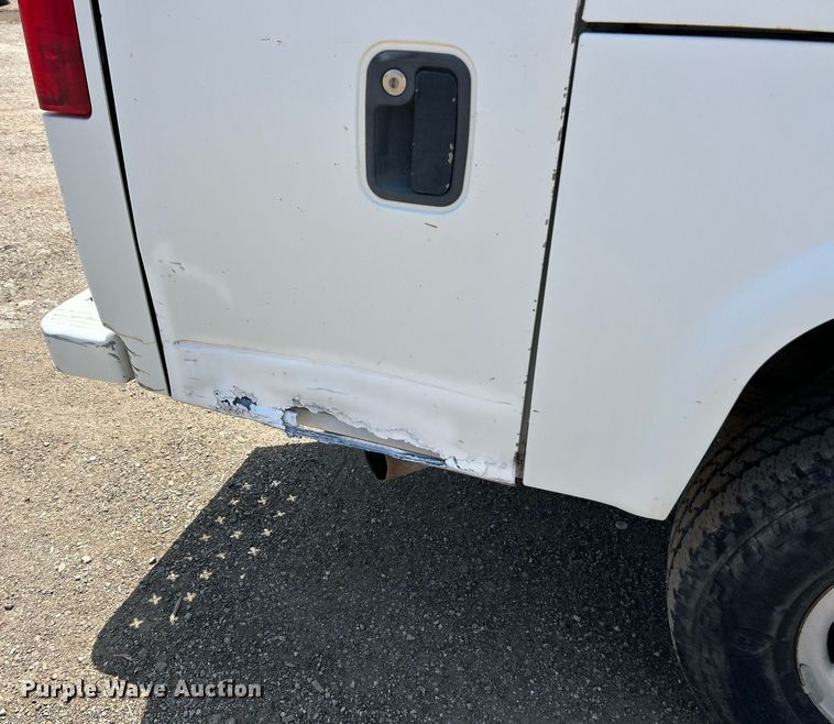 image for item EK8300 2002 Chevrolet Silverado 2500HD utility bed pickup truck