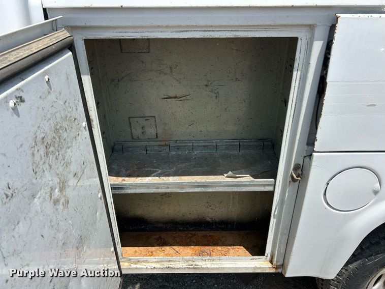 image for item EK8300 2002 Chevrolet Silverado 2500HD utility bed pickup truck