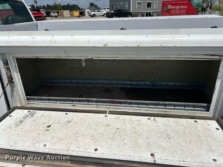 image for item EK8300 2002 Chevrolet Silverado 2500HD utility bed pickup truck