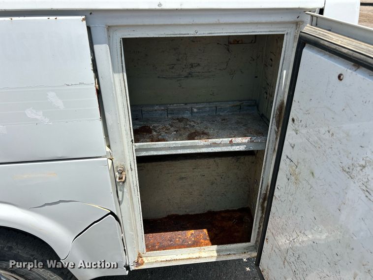 image for item EK8300 2002 Chevrolet Silverado 2500HD utility bed pickup truck