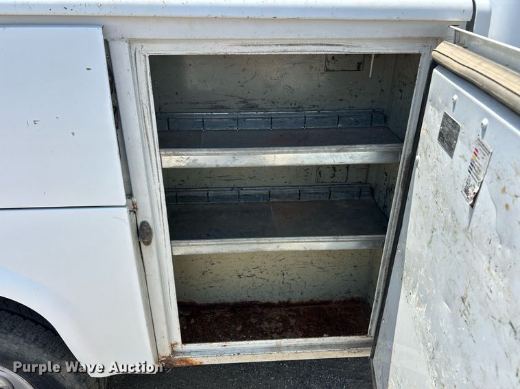 image for item EK8300 2002 Chevrolet Silverado 2500HD utility bed pickup truck