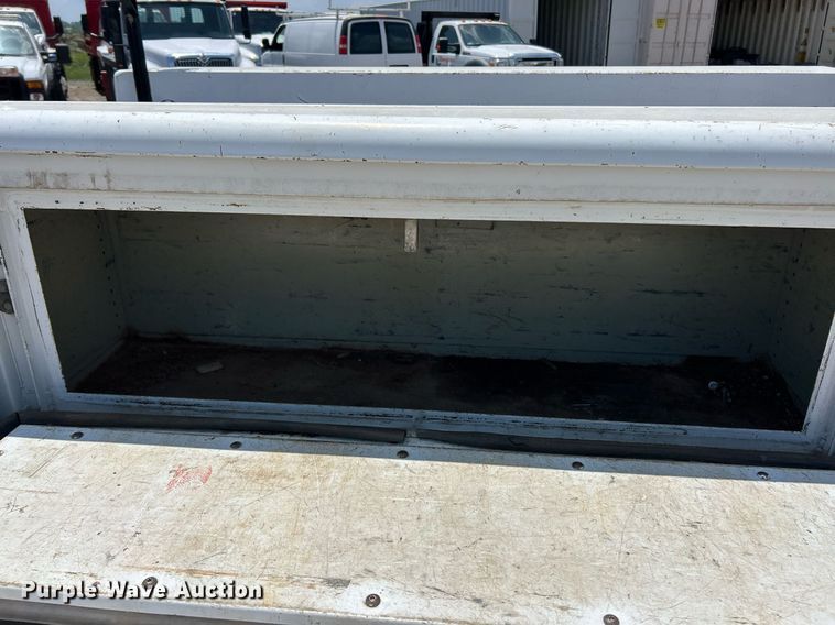 image for item EK8300 2002 Chevrolet Silverado 2500HD utility bed pickup truck