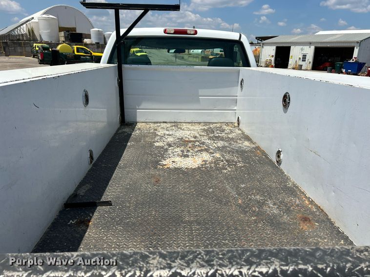 image for item EK8300 2002 Chevrolet Silverado 2500HD utility bed pickup truck