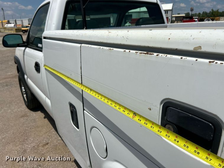 image for item EK8300 2002 Chevrolet Silverado 2500HD utility bed pickup truck