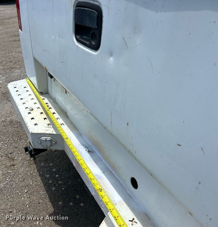 image for item EK8300 2002 Chevrolet Silverado 2500HD utility bed pickup truck