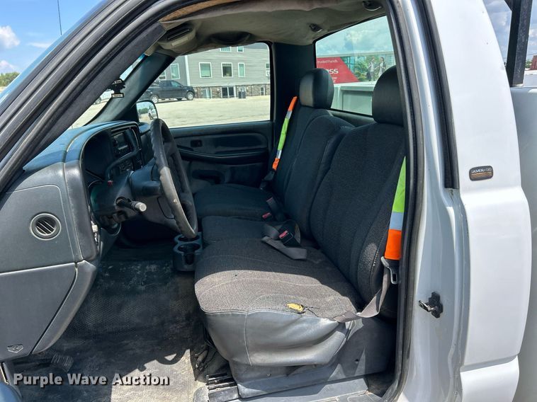 image for item EK8300 2002 Chevrolet Silverado 2500HD utility bed pickup truck