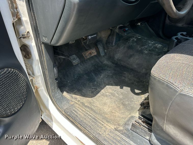 image for item EK8300 2002 Chevrolet Silverado 2500HD utility bed pickup truck