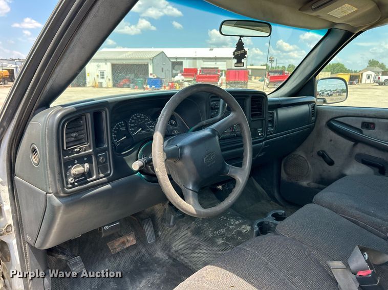 image for item EK8300 2002 Chevrolet Silverado 2500HD utility bed pickup truck