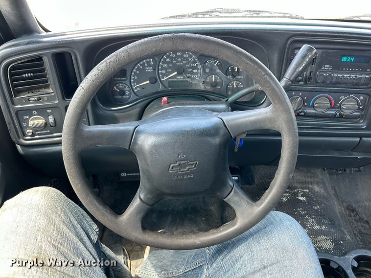 image for item EK8300 2002 Chevrolet Silverado 2500HD utility bed pickup truck