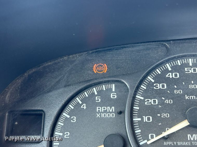 image for item EK8300 2002 Chevrolet Silverado 2500HD utility bed pickup truck