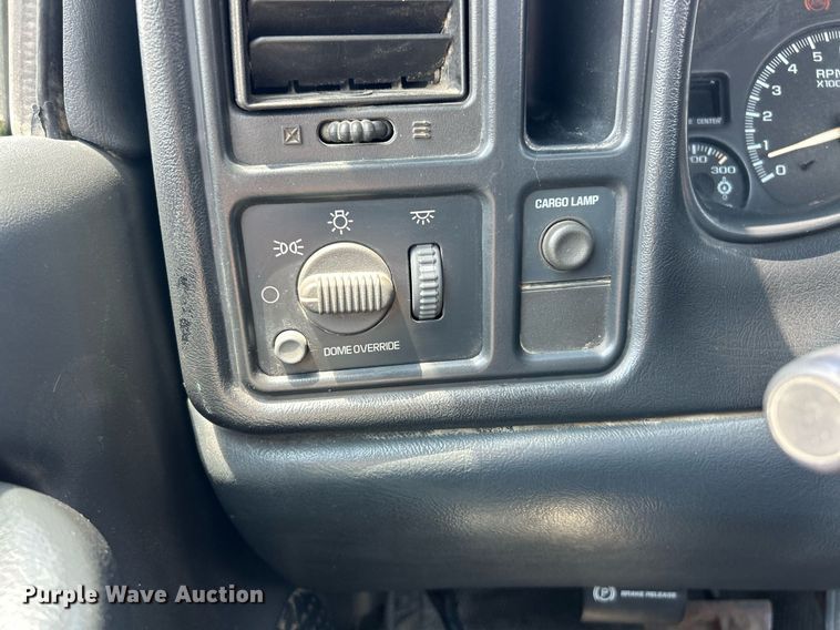 image for item EK8300 2002 Chevrolet Silverado 2500HD utility bed pickup truck