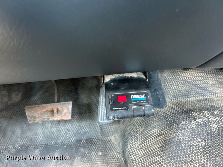 image for item EK8300 2002 Chevrolet Silverado 2500HD utility bed pickup truck