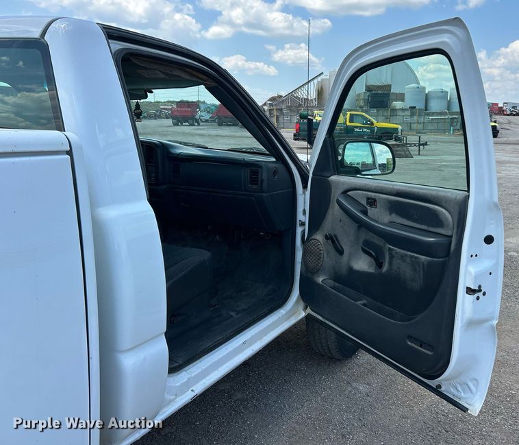 image for item EK8300 2002 Chevrolet Silverado 2500HD utility bed pickup truck