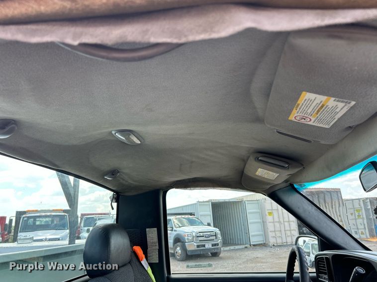 image for item EK8300 2002 Chevrolet Silverado 2500HD utility bed pickup truck