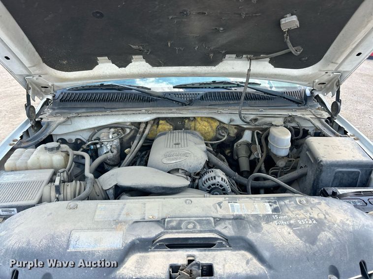 image for item EK8300 2002 Chevrolet Silverado 2500HD utility bed pickup truck