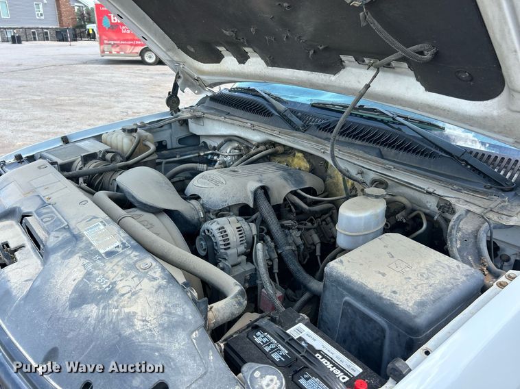 image for item EK8300 2002 Chevrolet Silverado 2500HD utility bed pickup truck