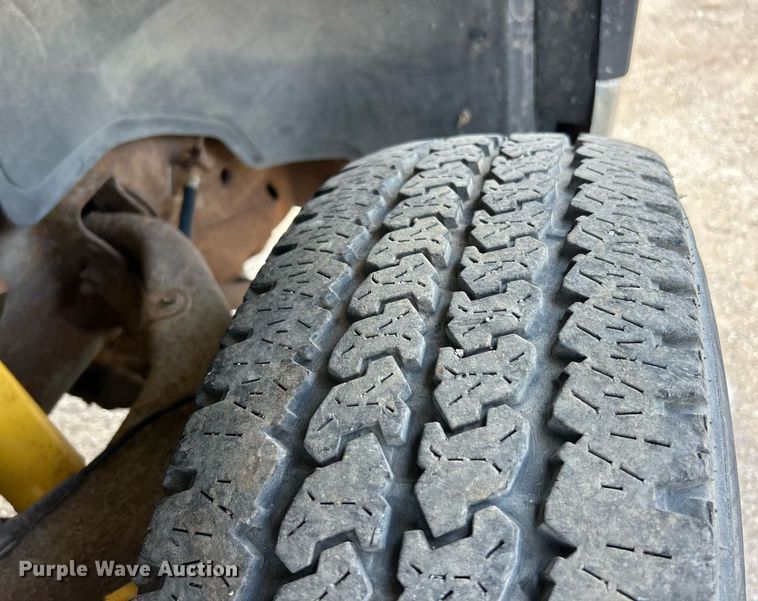 image for item EK8300 2002 Chevrolet Silverado 2500HD utility bed pickup truck