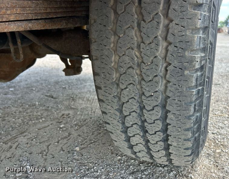 image for item EK8300 2002 Chevrolet Silverado 2500HD utility bed pickup truck