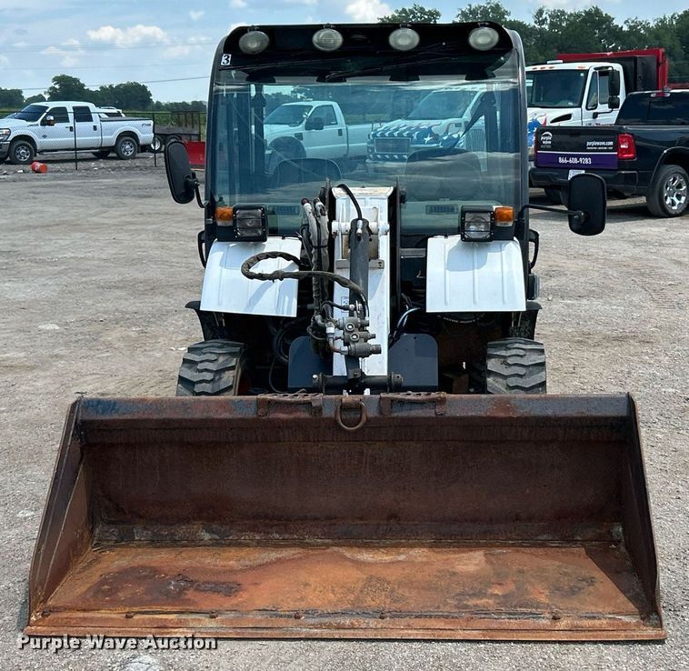 image for item EK8301 2005 Bobcat 5600 utility vehicle