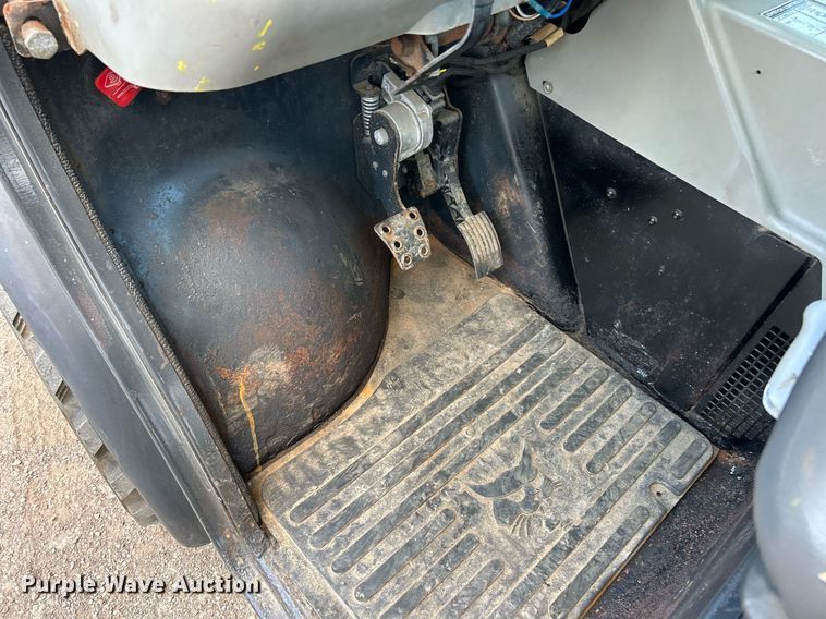 image for item EK8301 2005 Bobcat 5600 utility vehicle