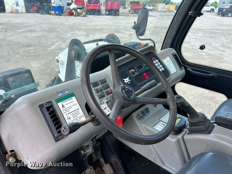 image for item EK8301 2005 Bobcat 5600 utility vehicle