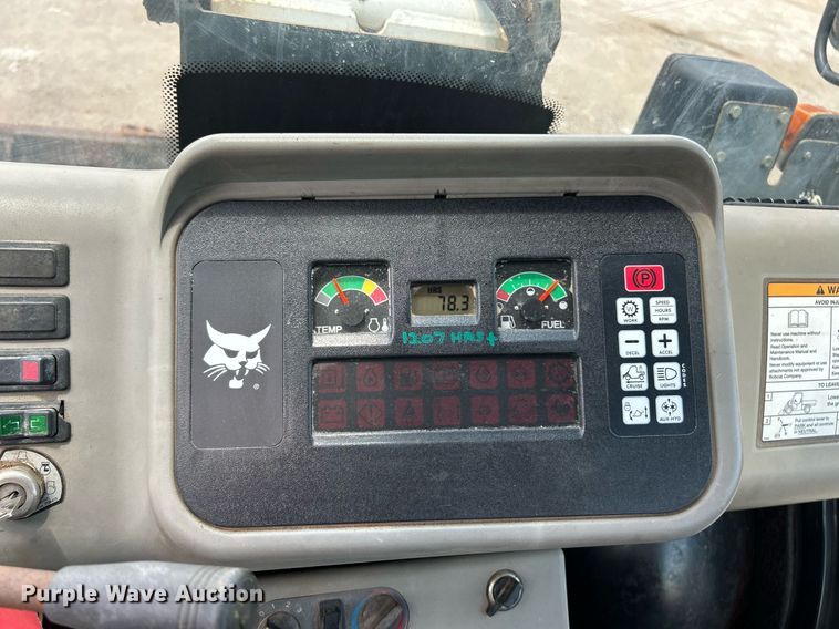 image for item EK8301 2005 Bobcat 5600 utility vehicle