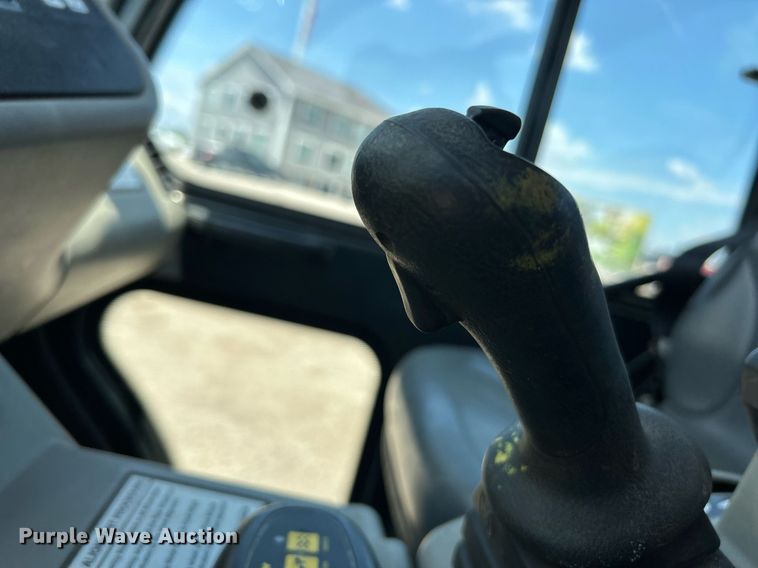 image for item EK8301 2005 Bobcat 5600 utility vehicle