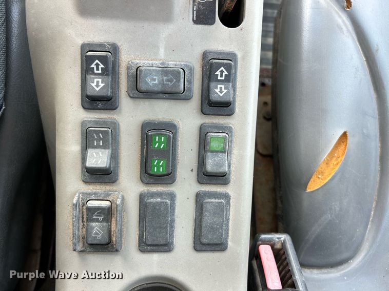 image for item EK8301 2005 Bobcat 5600 utility vehicle