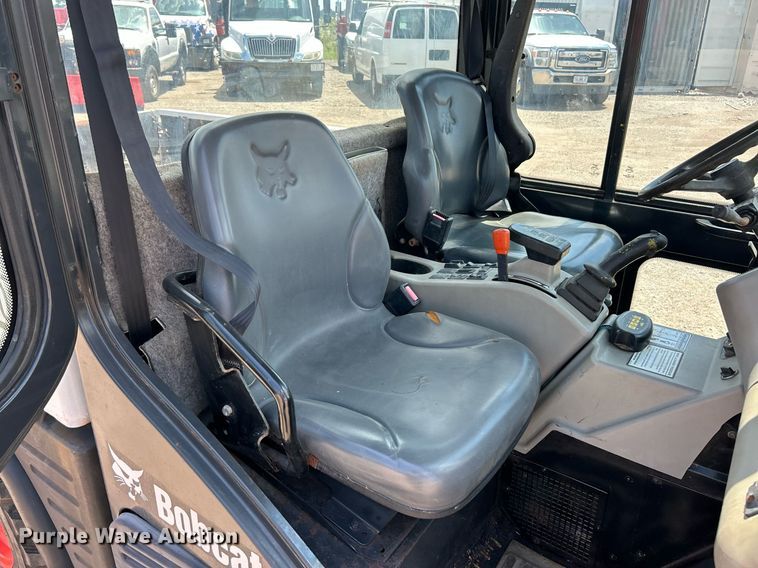 image for item EK8301 2005 Bobcat 5600 utility vehicle
