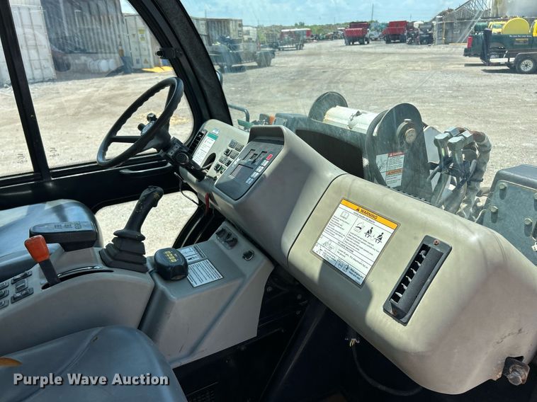 image for item EK8301 2005 Bobcat 5600 utility vehicle