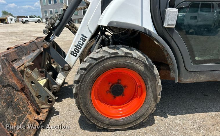 image for item EK8301 2005 Bobcat 5600 utility vehicle