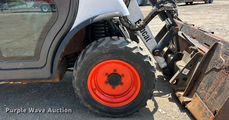 image for item EK8301 2005 Bobcat 5600 utility vehicle