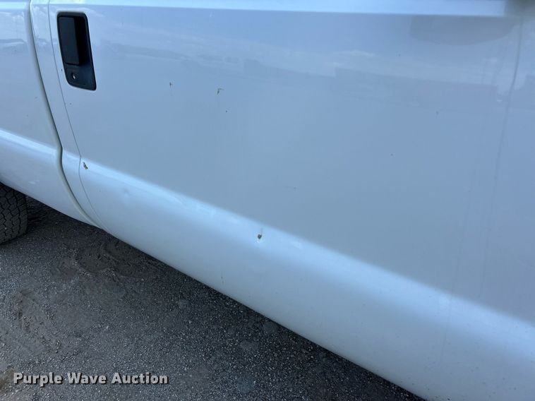 image for item EK8302 2008 Ford F350 Super Duty XL pickup truck