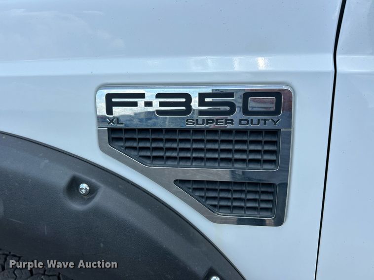 image for item EK8302 2008 Ford F350 Super Duty XL pickup truck