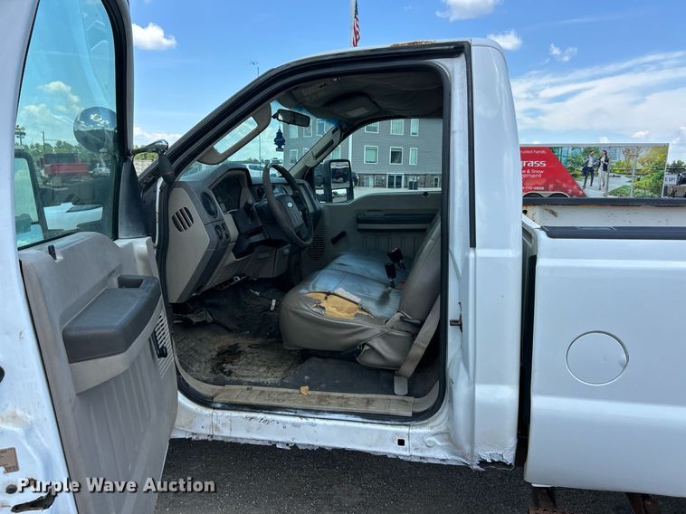 image for item EK8302 2008 Ford F350 Super Duty XL pickup truck