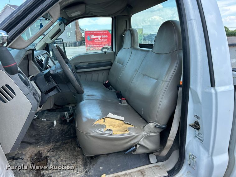 image for item EK8302 2008 Ford F350 Super Duty XL pickup truck