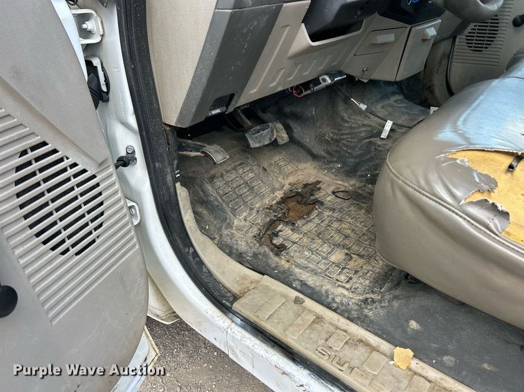 image for item EK8302 2008 Ford F350 Super Duty XL pickup truck