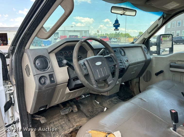 image for item EK8302 2008 Ford F350 Super Duty XL pickup truck
