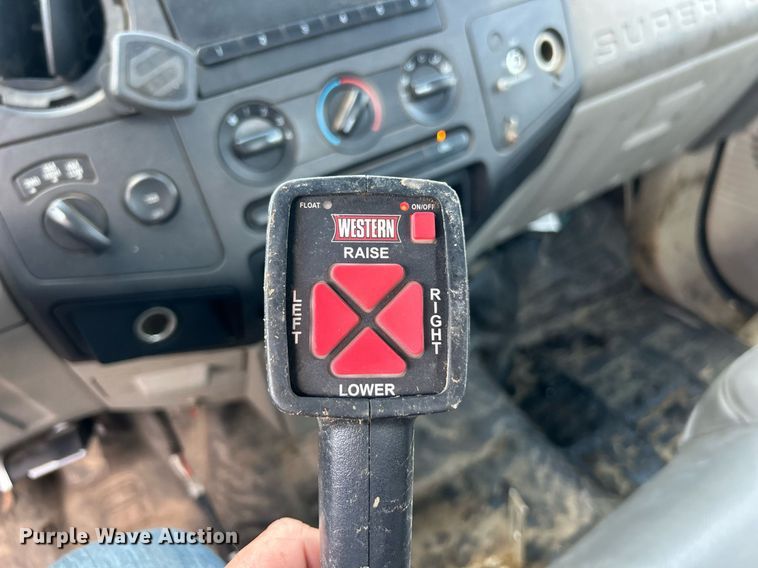 image for item EK8302 2008 Ford F350 Super Duty XL pickup truck