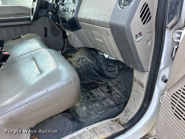 image for item EK8302 2008 Ford F350 Super Duty XL pickup truck