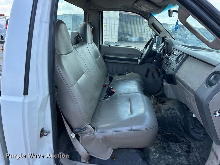 image for item EK8302 2008 Ford F350 Super Duty XL pickup truck