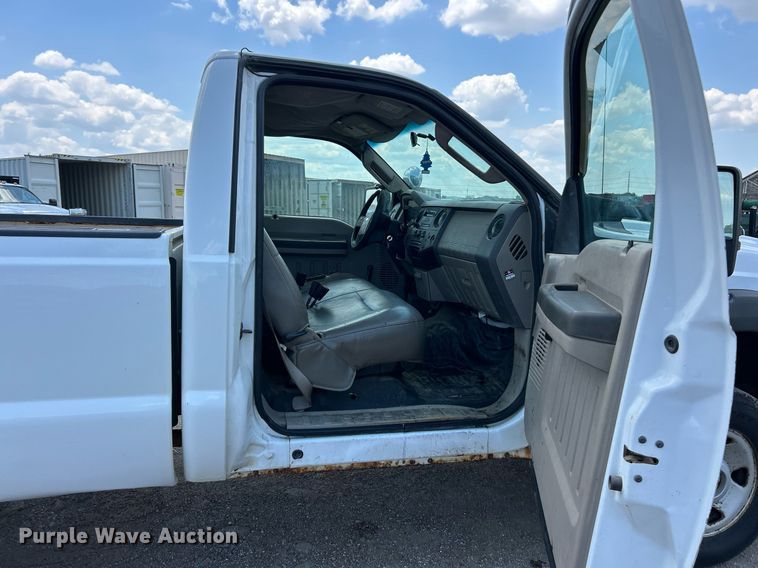 image for item EK8302 2008 Ford F350 Super Duty XL pickup truck