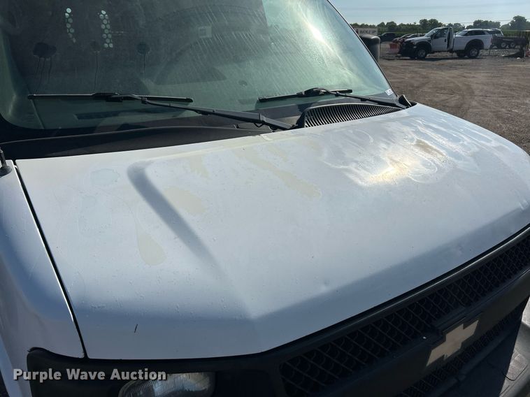 image for item EK8303 2009 Chevrolet Express 2500 utility van