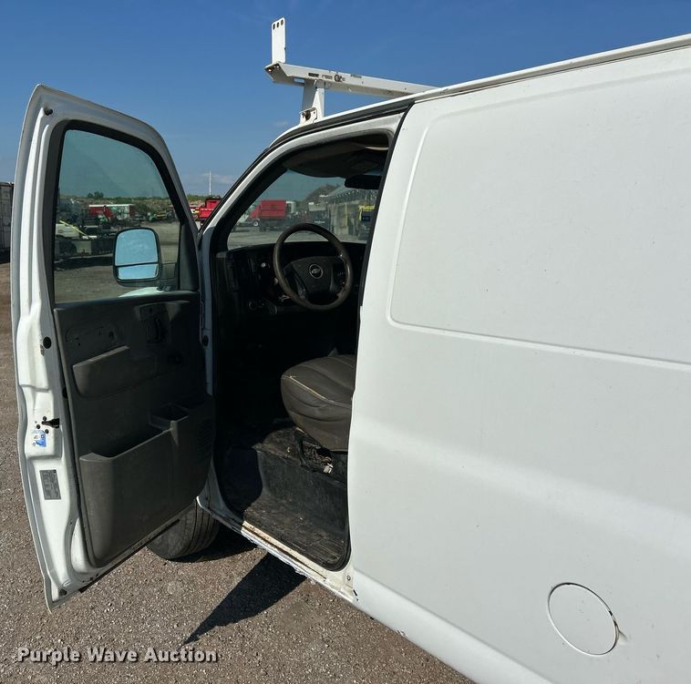 image for item EK8303 2009 Chevrolet Express 2500 utility van