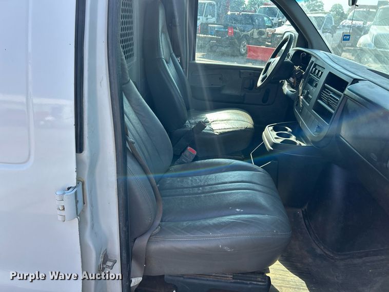 image for item EK8303 2009 Chevrolet Express 2500 utility van
