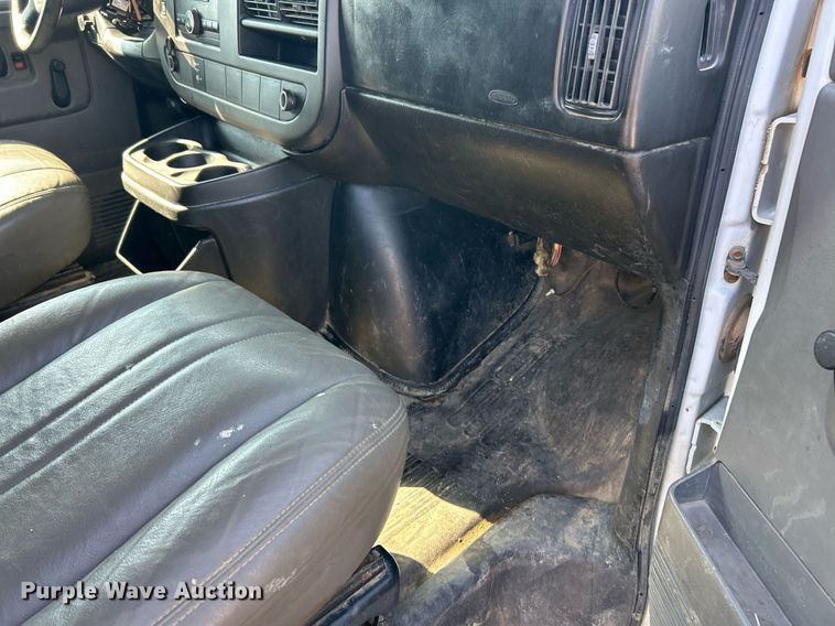 image for item EK8303 2009 Chevrolet Express 2500 utility van